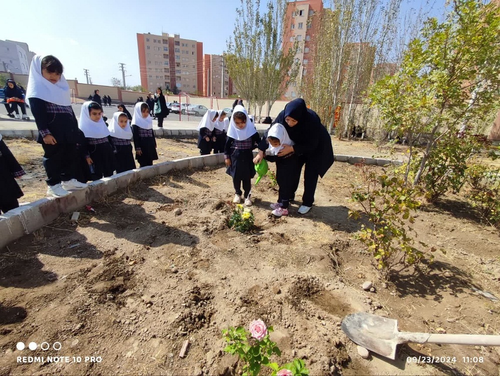 برگزاری مراسم کاشت نهال در مراسم بازگشایی مدارس شهرستان اسکو